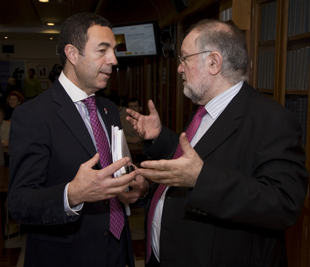 Miguel Lorente, delegado del Gobierno contra la Violencia de Género, junto a Fernando G. Urbaneja, presidente de la APM. Foto: Miguel Ángel Benedicto/APM.