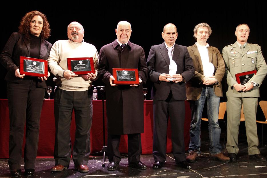 Los premiados: De izquierda a derecha, Águeda Cayuela, Antonio Úbeda, Pedro Molina, Miguel Galbán, Javier Bauluz y José L. Salmerón. Foto: Ricardo García/AP-APAL.