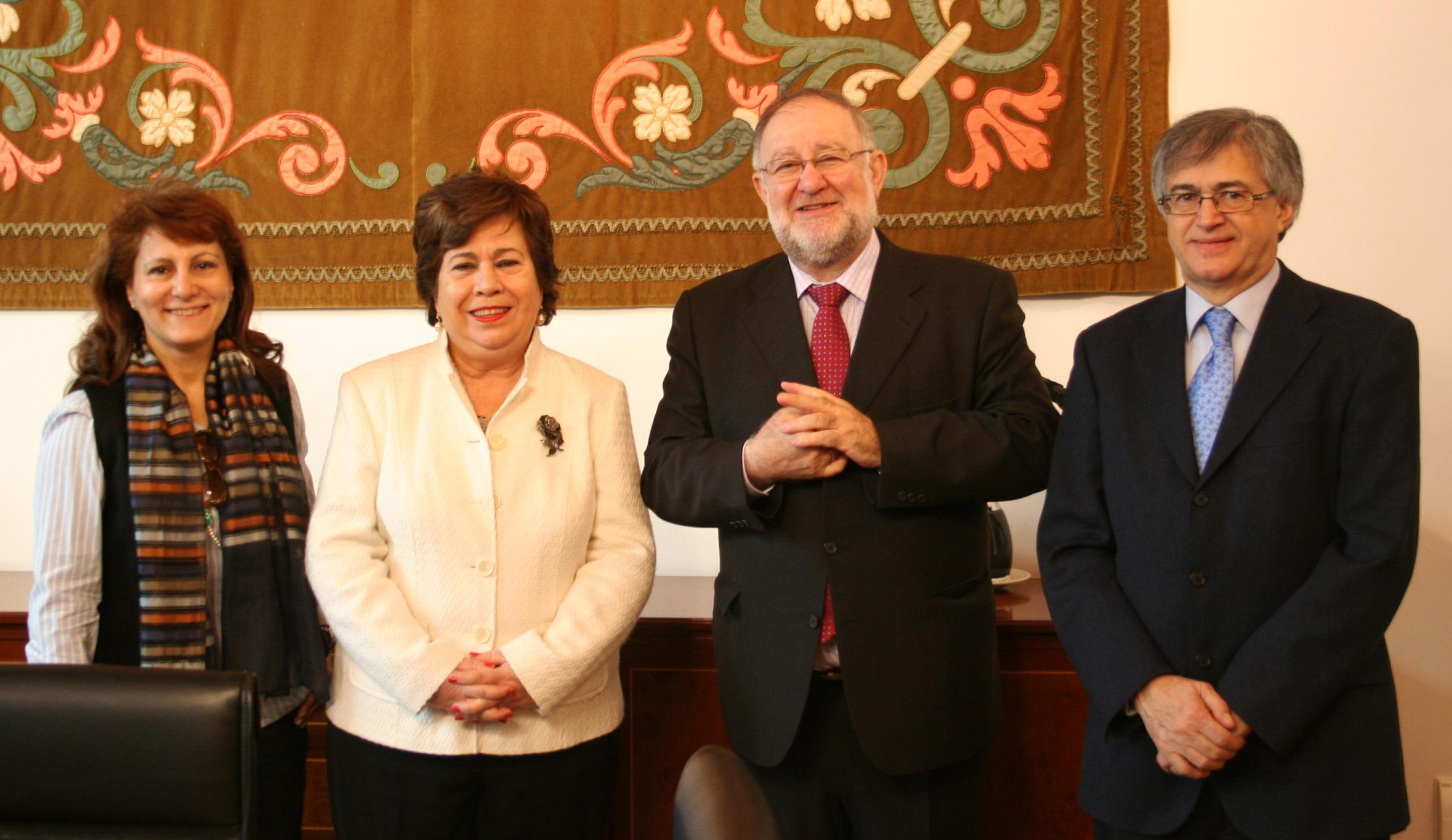 De izquierda a derecha: Elsa González, María Luisa Cava de Llano, Fernando González Urbaneja y Nemesio Rodríguez. Foto: Defensor del Pueblo.