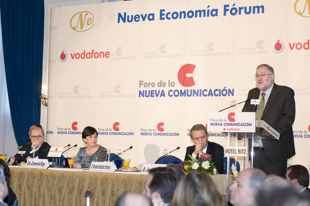 Fernando G. Urbaneja, anterior presidente de la APM, fue el encargado de presentar a Carmen del Riego en el Foro de la Nueva Comunicación. Fotos: Elena Hidalgo / APM.