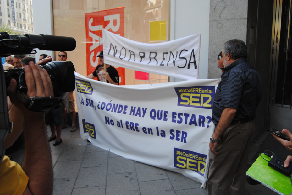 Concentración frente a la Cadena SER. Foto: APM.