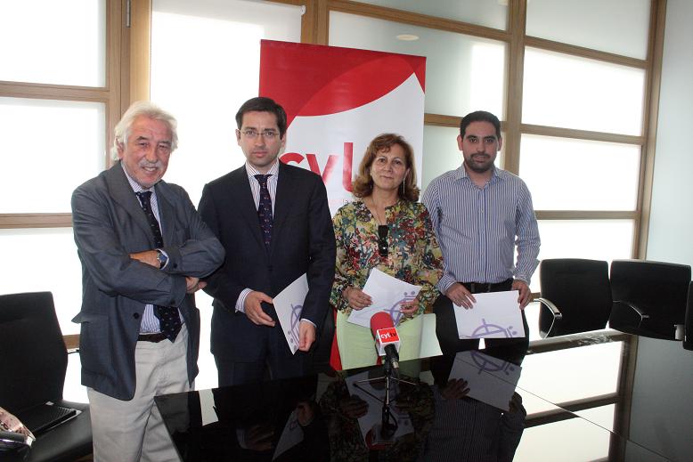 Izq. a dcha.: Manuel N&uacute;&ntilde;ez Encabo, Eduardo &Aacute;lvarez, Elsa Gonz&aacute;lez y Jorge Franc&eacute;s. Foto: FAPE.