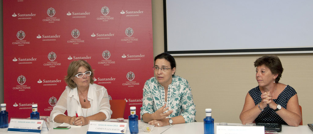 De izq. a drcha., Isabel Tajahuerce, directora del curso; Carmen Plaza, directora del Instituto de la Mujer, y Carmen del Riego, presidenta de la APM. Foto: Elena Hidalgo / APM