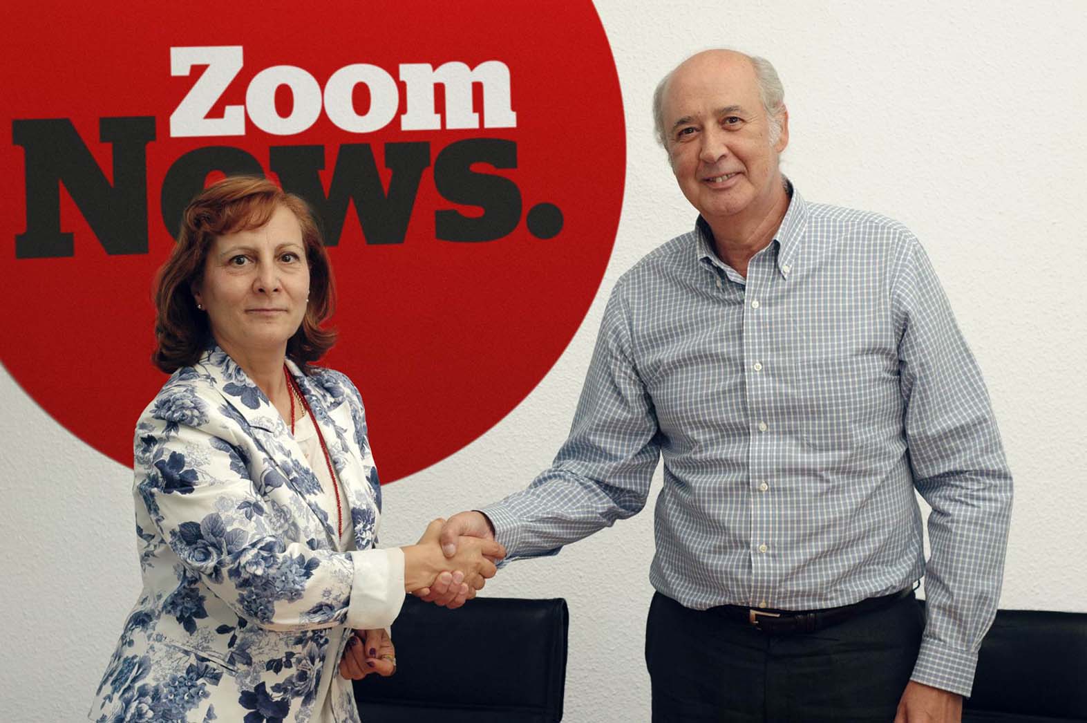 ElsaGonzalez y Agustin Valladolid en la sede del diario. Foto: FAPE