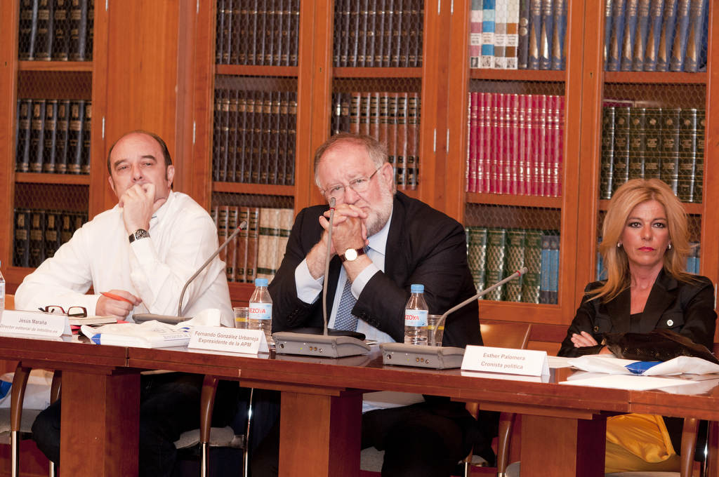 Jesús Maraña, Fernando González Urbaneja y Esther Palomera. Foto: Elena Hidalgo / APM