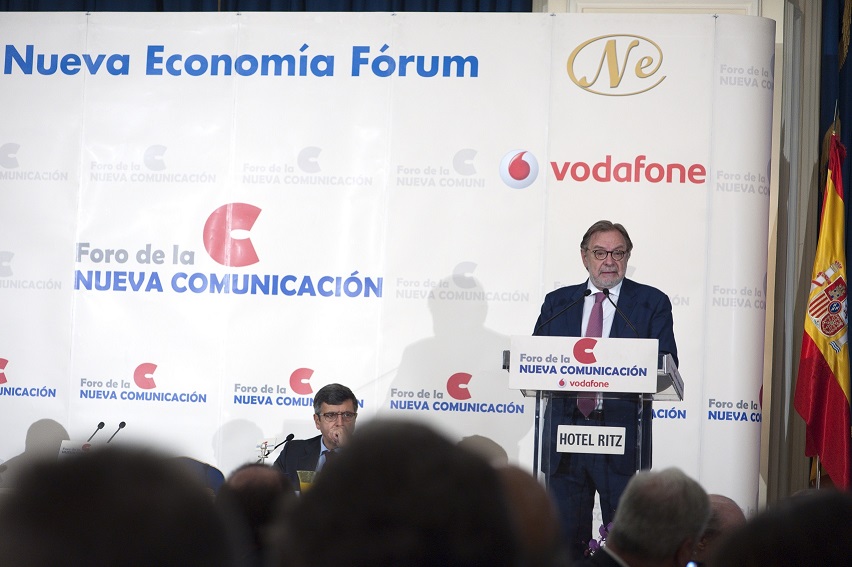 Juan Luis Cebrián, durante su ponencia en el Foro de la Nueva Comunicación. Foto: Pablo Vázquez / APM