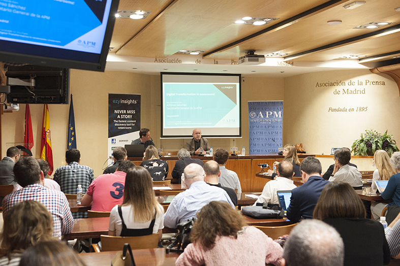 Publico-acto-EzyInsights