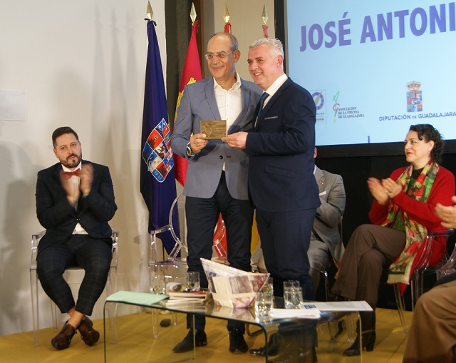 José Antonio Guardiola recibe Premio Manu Leguineche