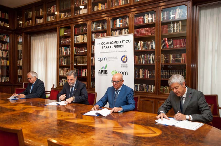 Firma-periodistas-dircom-compromiso-etico-futuro 1 Manuel CasamayónAPIE