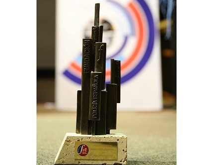 estatuilla_premios-fundación-policia