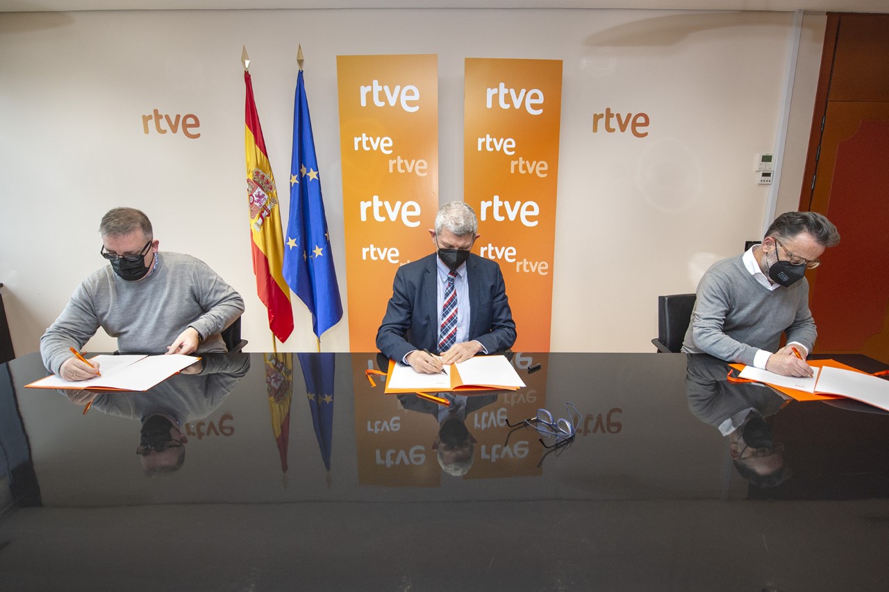 2021/12/thumbnail_Fotos-firma-2.jpg