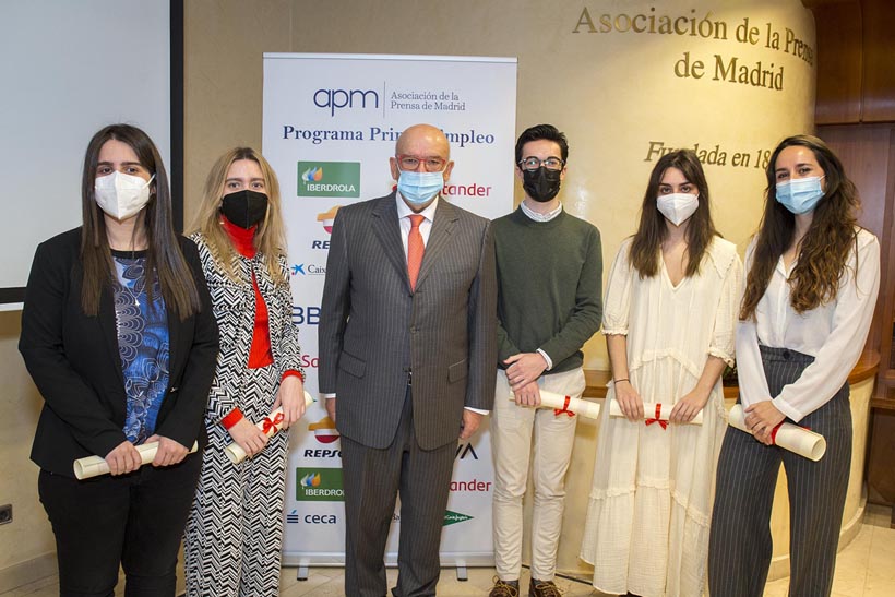 Periodistas del PPE 2022 y el presidente de la APM