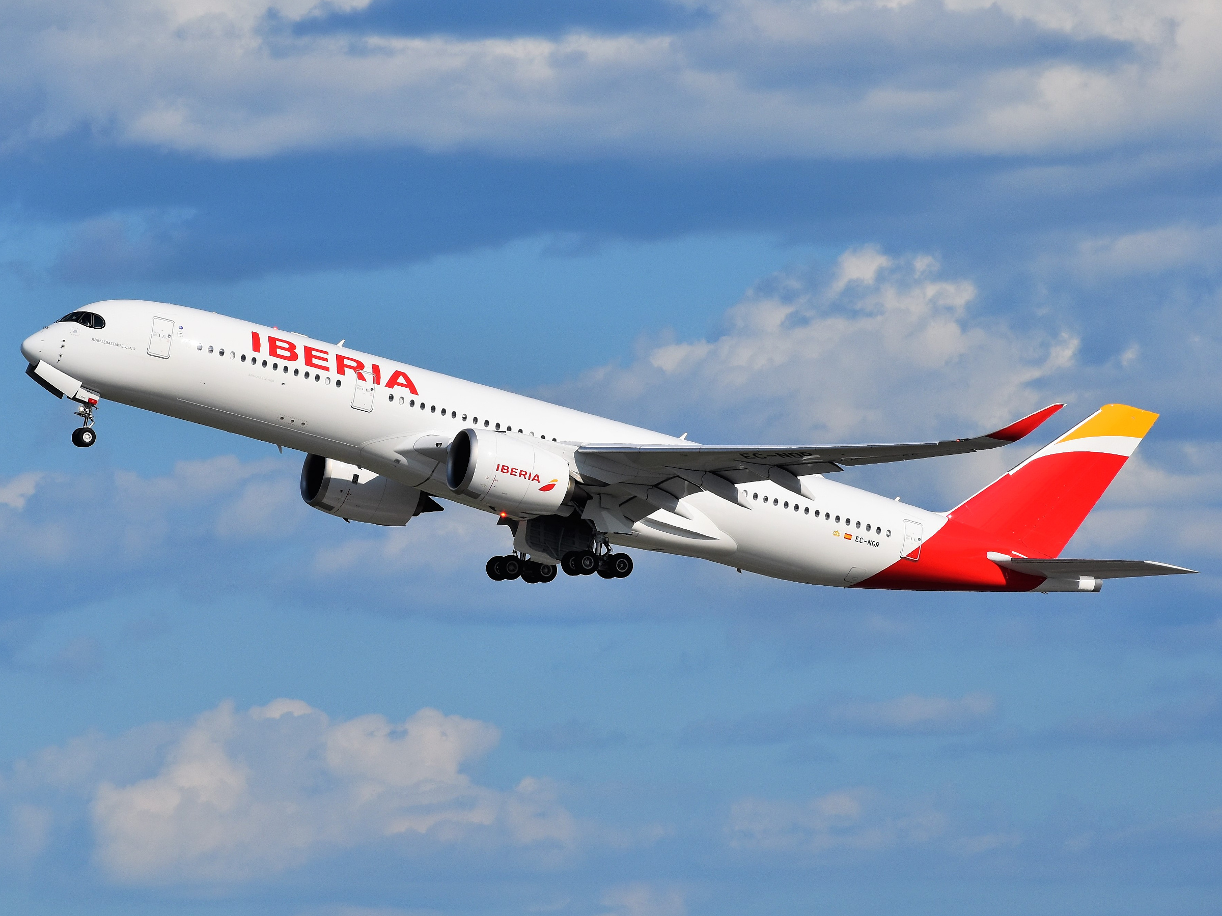 Iberia_Airbus_A350-941XWB