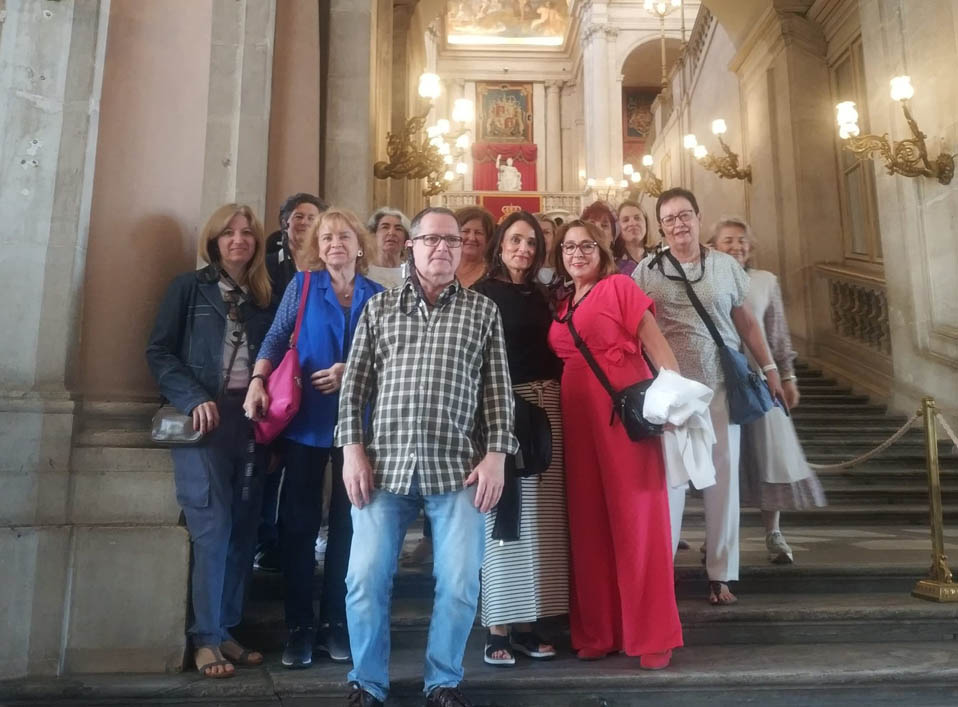 Grupo de socios de la APM en el Palacio Real y sus cocinas
