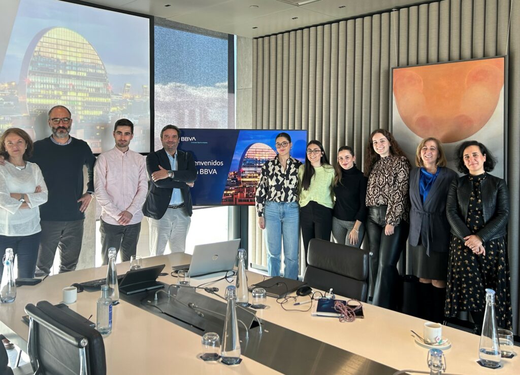 De izq. a drcha.: Leonor Parrilla, Saúl Rodríguez, Pablo Ginés, Francisco Sierra, Paula Cano, Marina García, Valeria Sánchez, Paloma Hernández, Elizabeth Franco y Esther Jiménez. Foto: APM