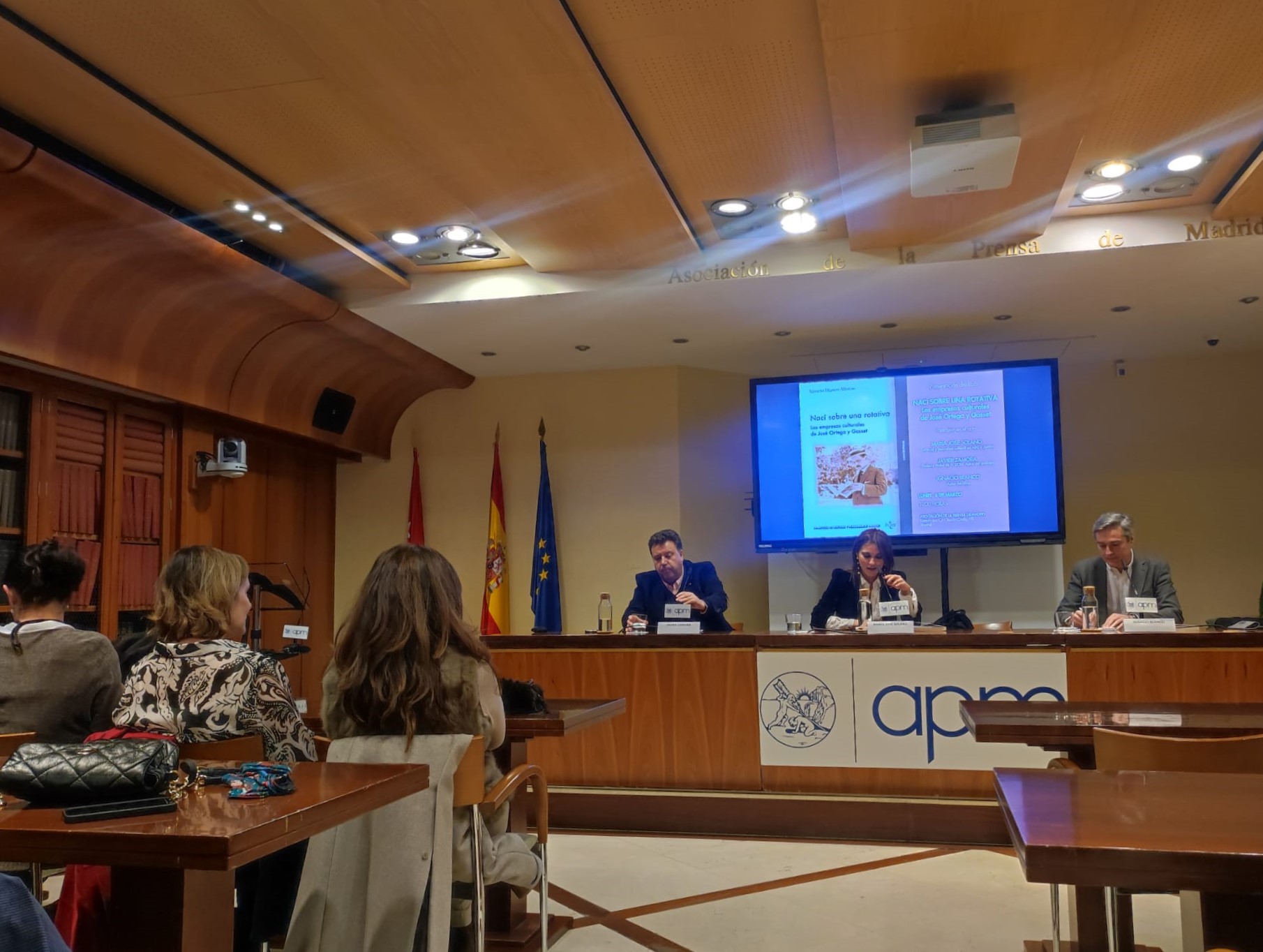 presentacion-naci-sobre-una-rotativa-2-ok