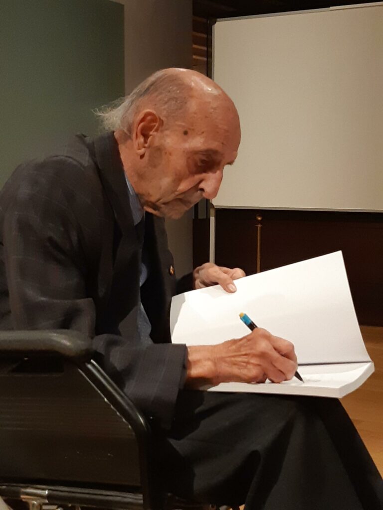 El fotógrafo Antonio Alcoba asistió a la visita guiada que organizó la APM. Foto: APM