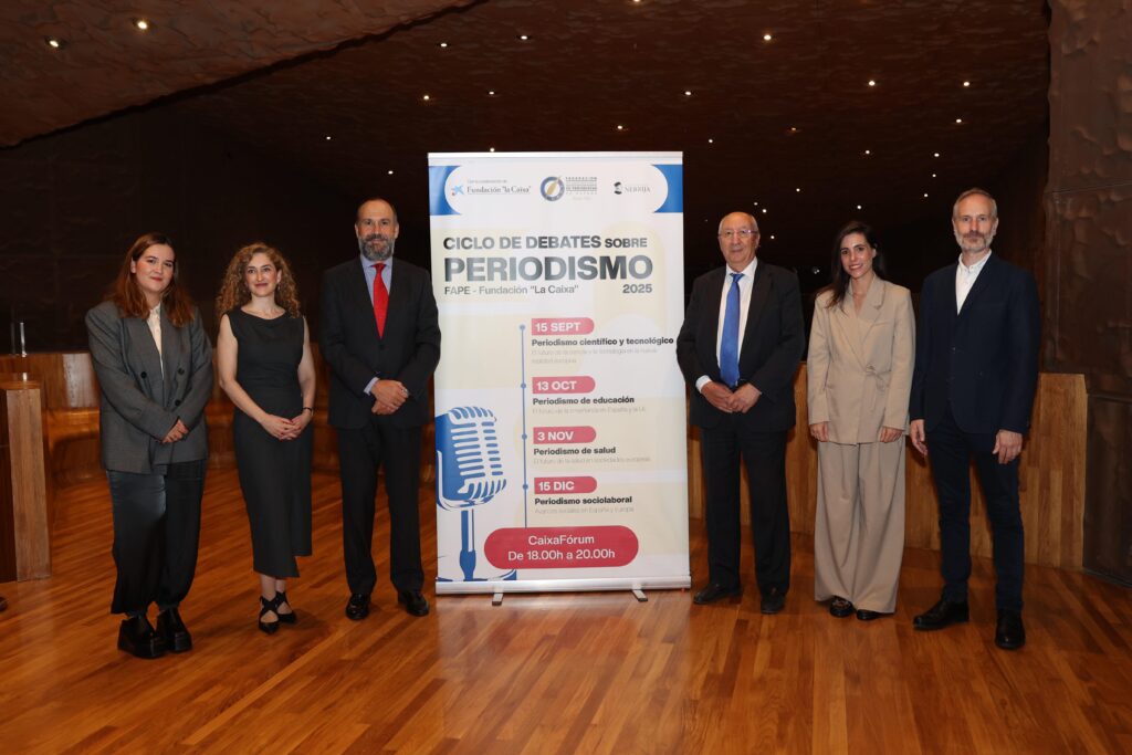 De izq. a dcha.: Beatriz Lozano, María Gil, Juan A. García Fermosel, Amancio Fernández, Patricia Pereira y Chema R. Morais. Foto: Foto: GMR /FAPE