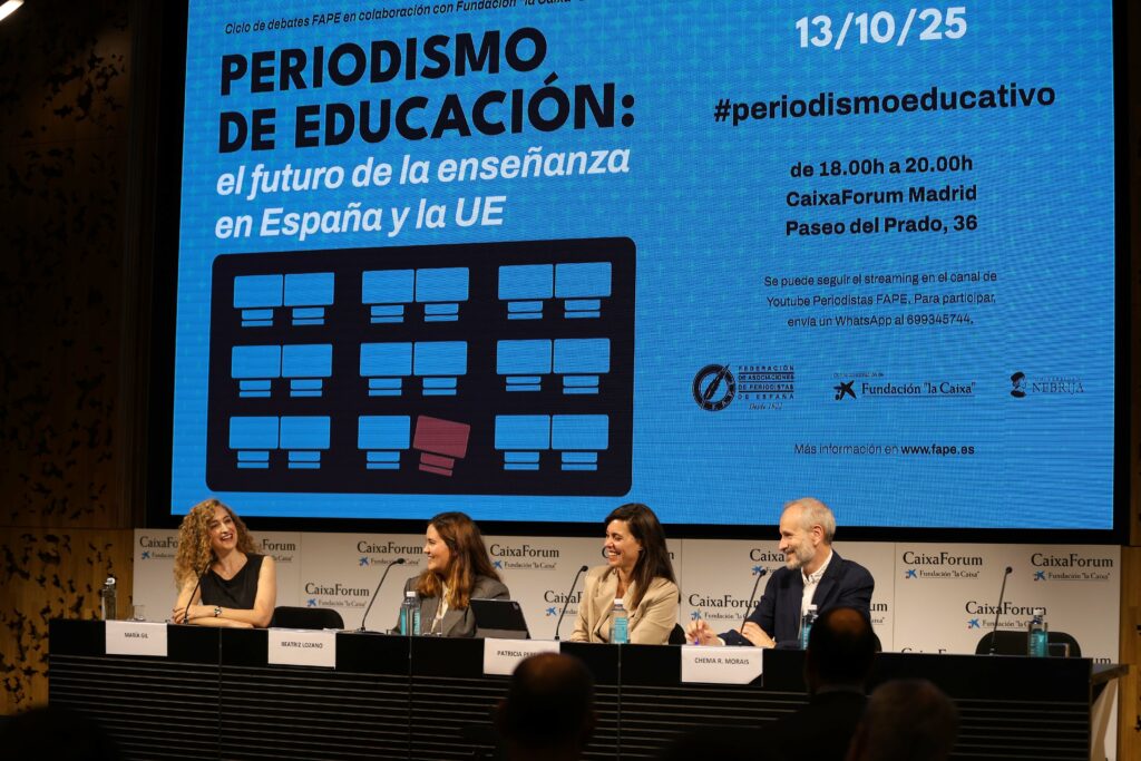 Mesa de debate. De izda. a dcha.: María Gil, Beatriz Lozano, Patricia Pereira y Chema R. Morais. Foto: GMR /FAPE