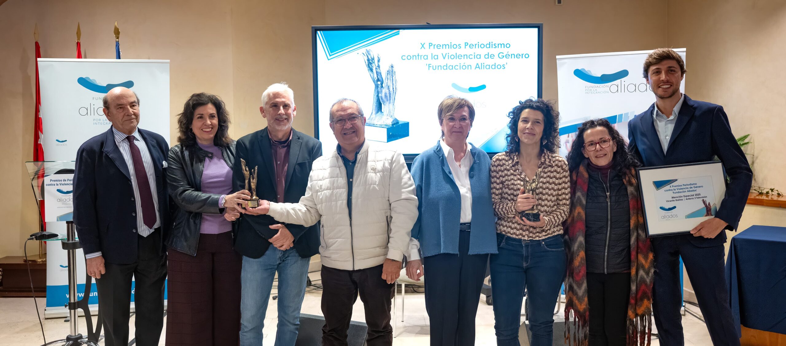 Foto de familia de los premiados
