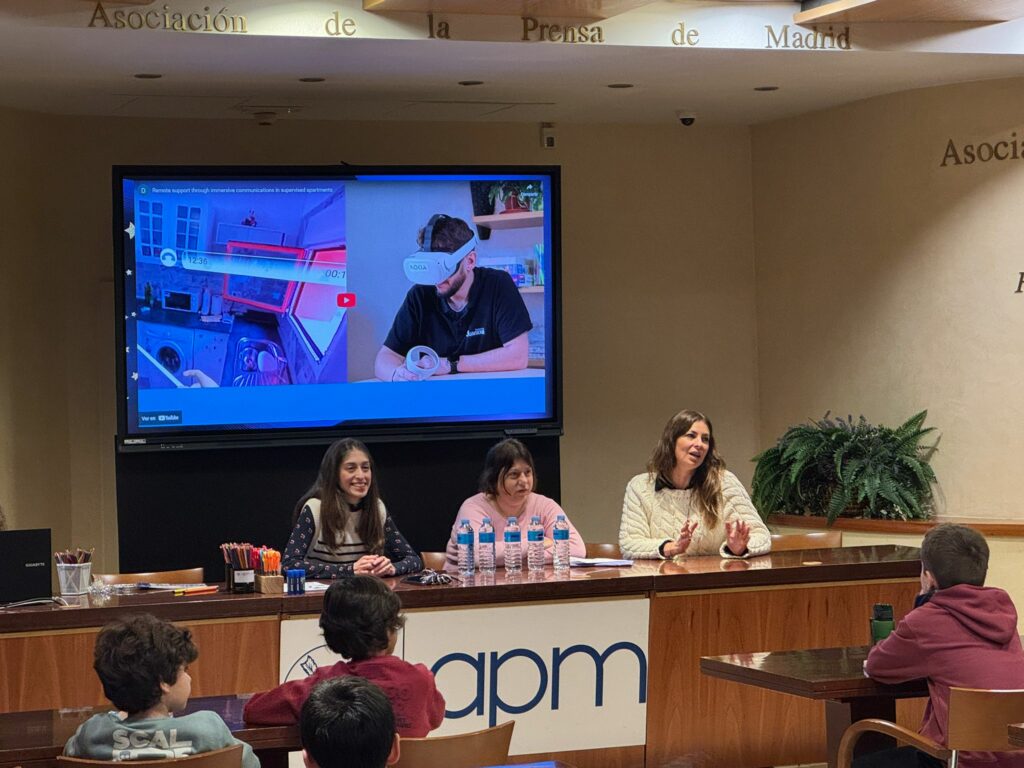 Marta Orduna Cortillas, Laura Vicente y María Nava Ruiz. Foto: Fernanda Muñoz / APM