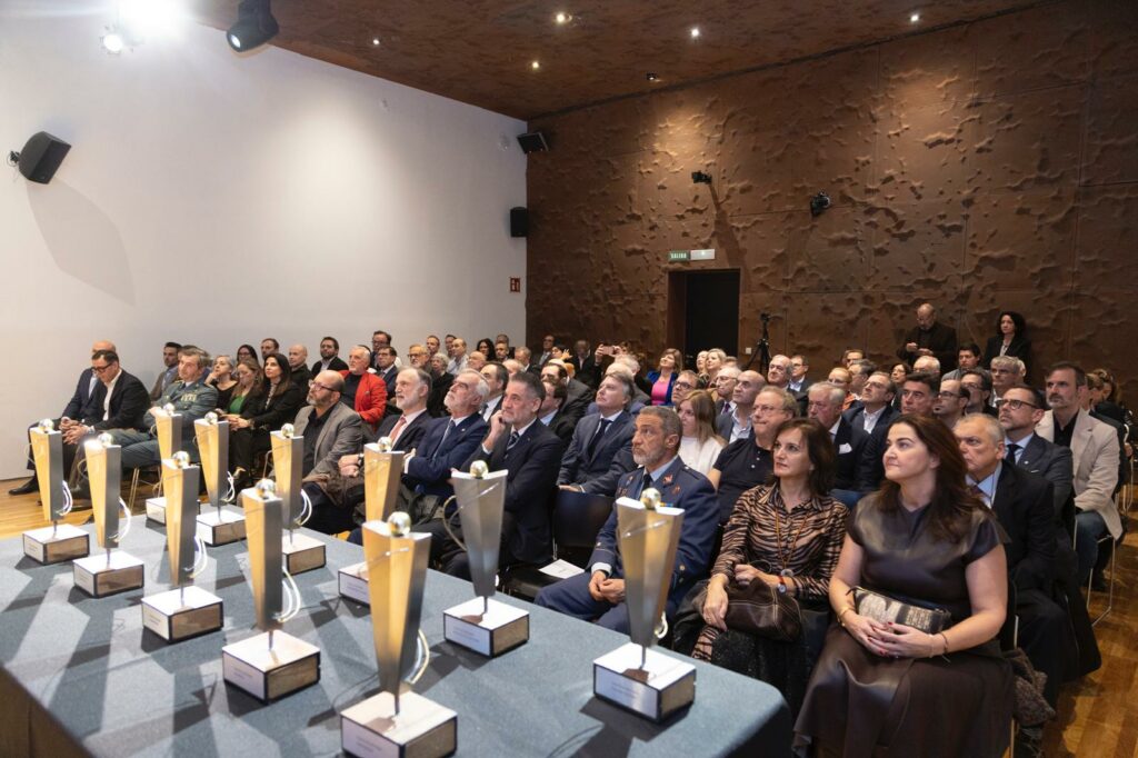 Imagen del público en el acto de entrega. Foto: 'Escudo Digital'