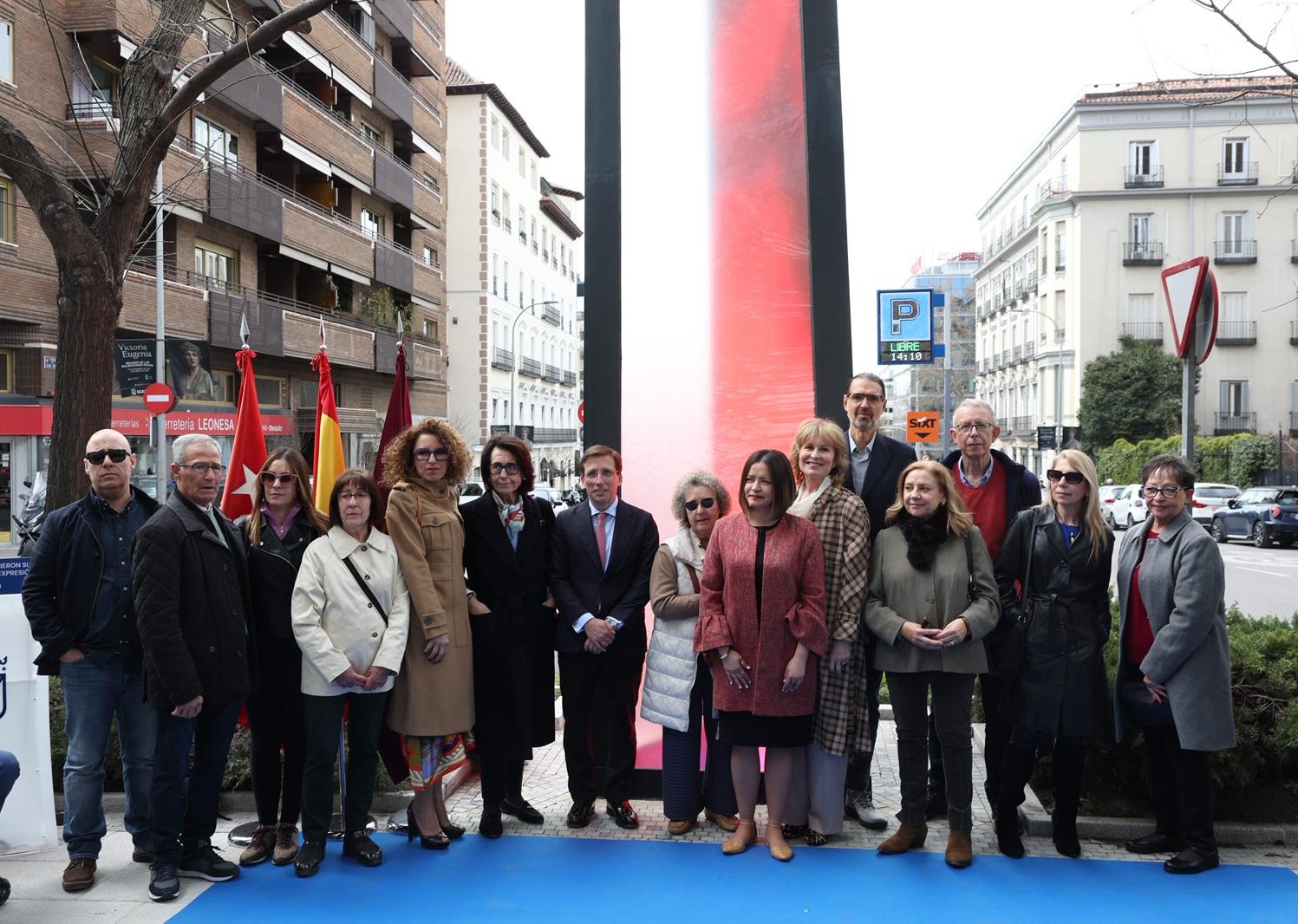 Alcalde con familia y María Rey