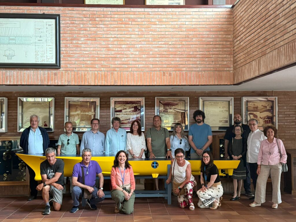 Foto grupal de la visita al Centro de Experiencias Hidrodinámicas de El Pardo. Foto: APM