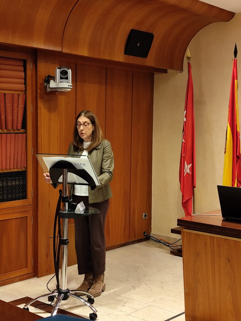 Mónica Tourón, secretaría general de la APM, durante la bienvenida a los asistentes. Foto: APM