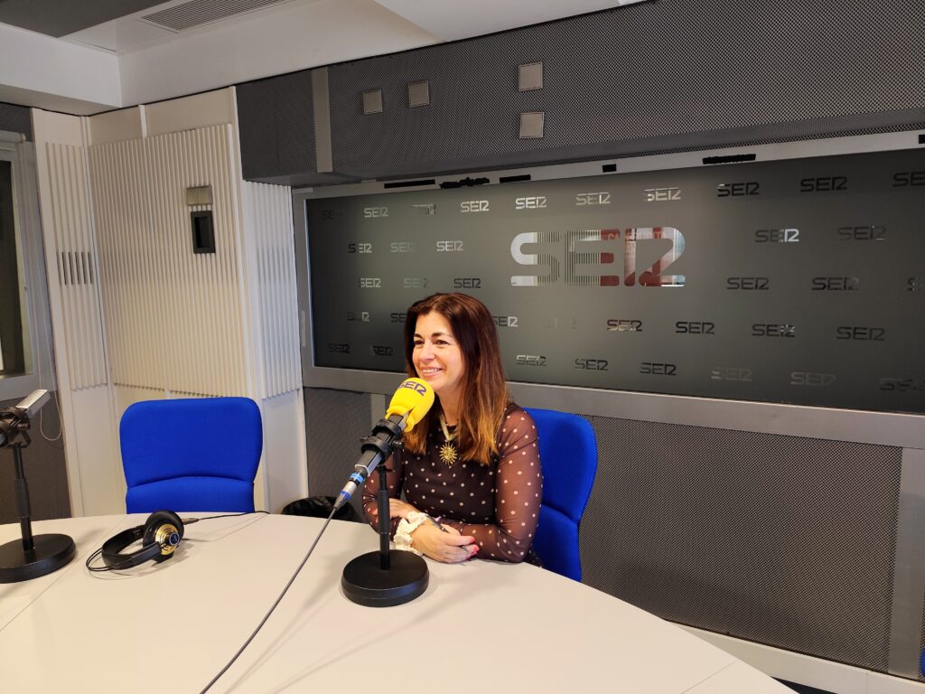 Marta González Novo, en uno de los estudios de la Cadena SER. Foto: María Jesús García / APM