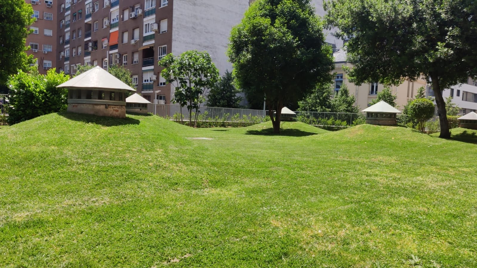 Depósitos de diesel en el jardín de la Nave de Motores