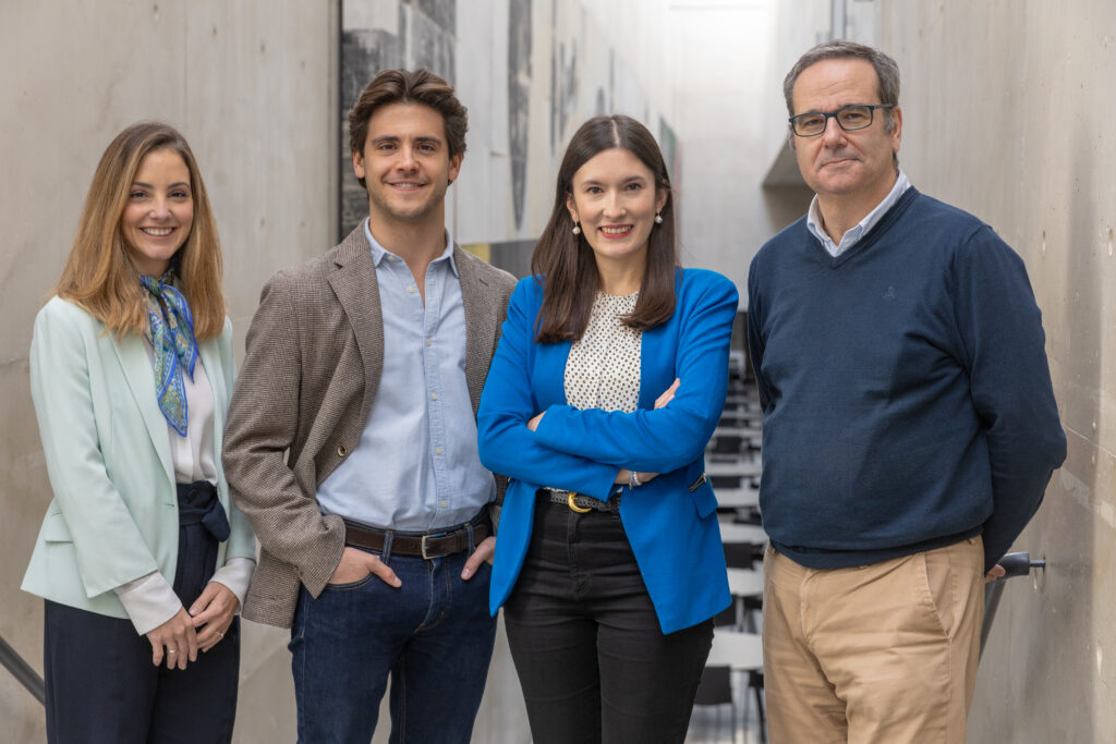 Investigadores del 'Digital News Report España': Roncesvalles Labiano, Aurken Sierra, María Fernanda Novoa y Alfonso Vara. Foto: Universidad de Navarra / Manuel Castells