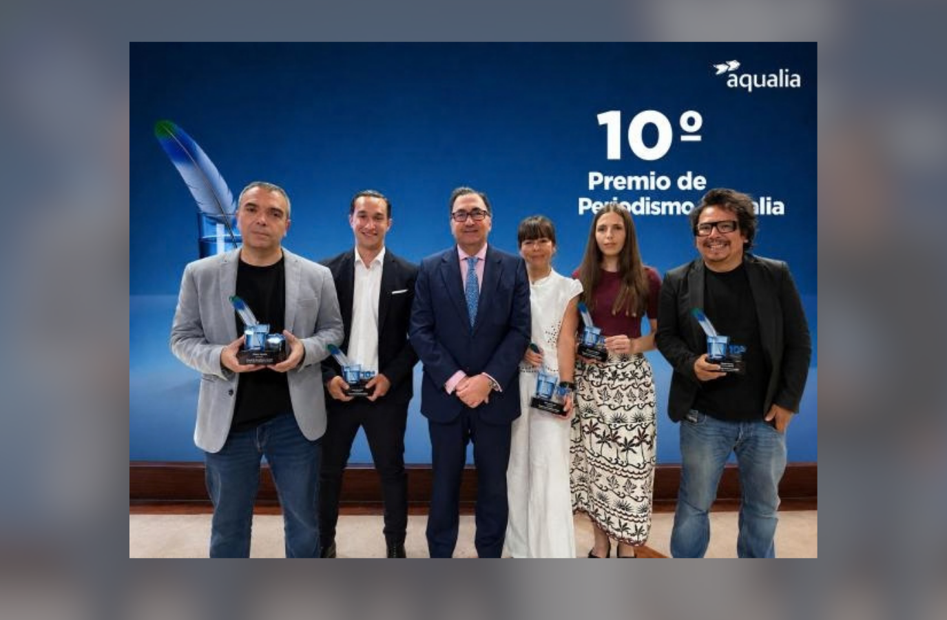 Galardonados del 10º Premio de Periodismo de Aqualia junto a Santiago Lafuente, CEO de Aqualia