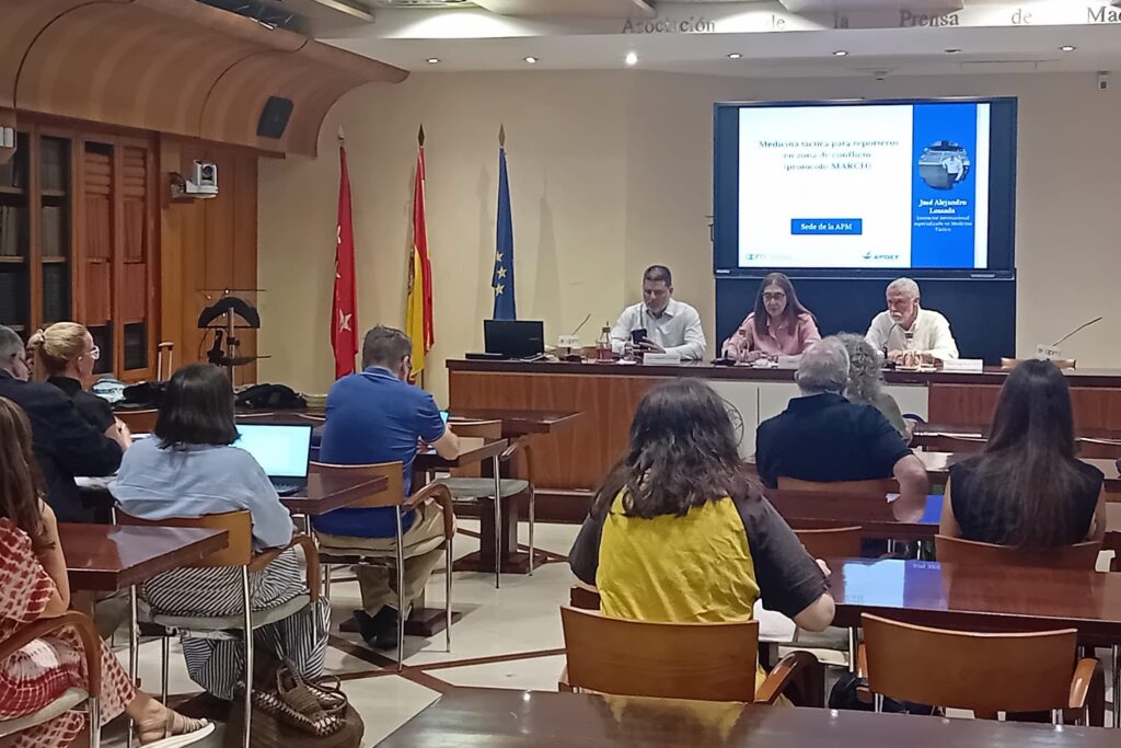 Momento del taller 'Medicina táctica para reporteros en zona de conflicto (protocolo March)'. Foto: APM