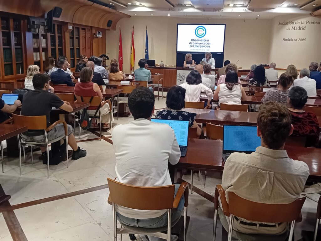 Salón de Actos de la APM lleno en la presentación del Observatorio de Comunicación en Emergencias. Foto: APM