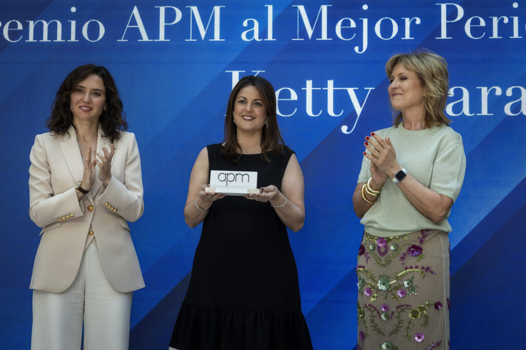 Ketty Garat recoge su Premio al Periodista del Año. Foto: Miguel Berrocal / APM