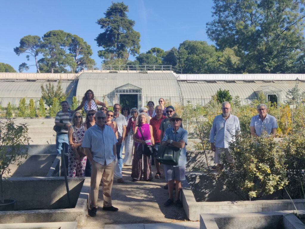 Foto de grupo de asociados de la APM en el Vivero Estufas de El Retiro. Foto: APM