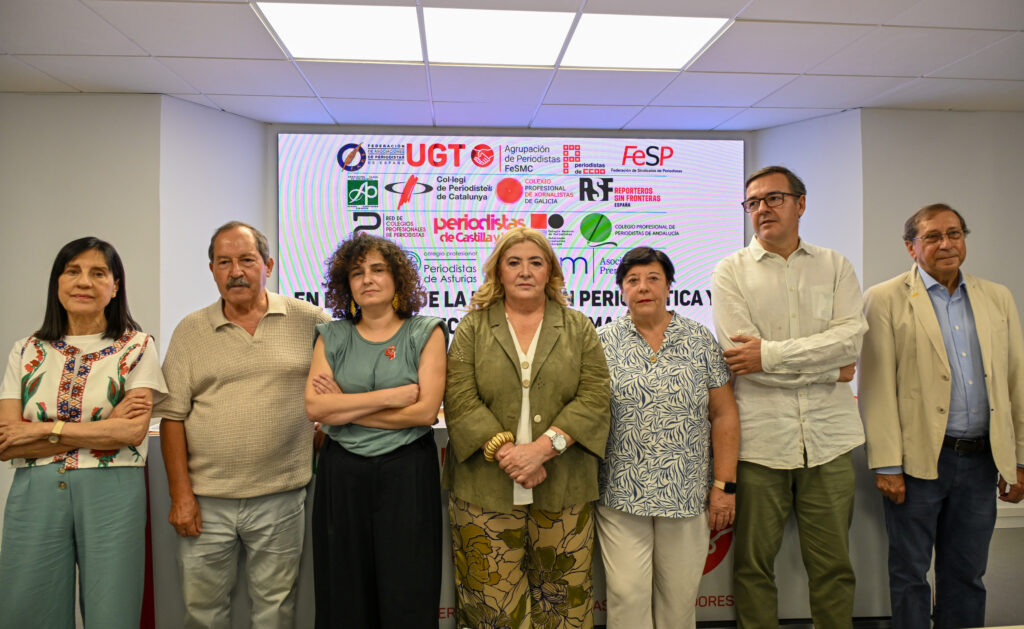 De izq. a dcha.: Anabel Díez, de la APP; Agustín Yanel, de la FeSP, Leonor Mayorga, de la UGT; Carmen del Riego, de la FAPE; Ignacio Coll de la Red de Colegios de Periodistas, y Luis Ayllón de APM. Foto: UGT