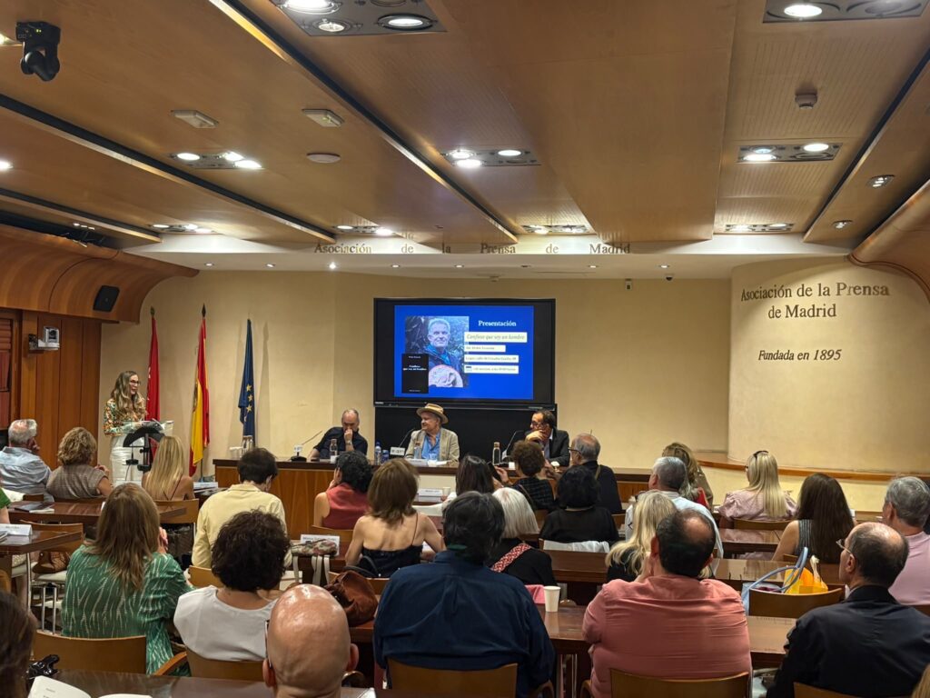 Salón de Actos de la Asociación de la Prensa de Madrid durante la presentación de 'Confieso que soy un hombre', de Pedro Touceda.