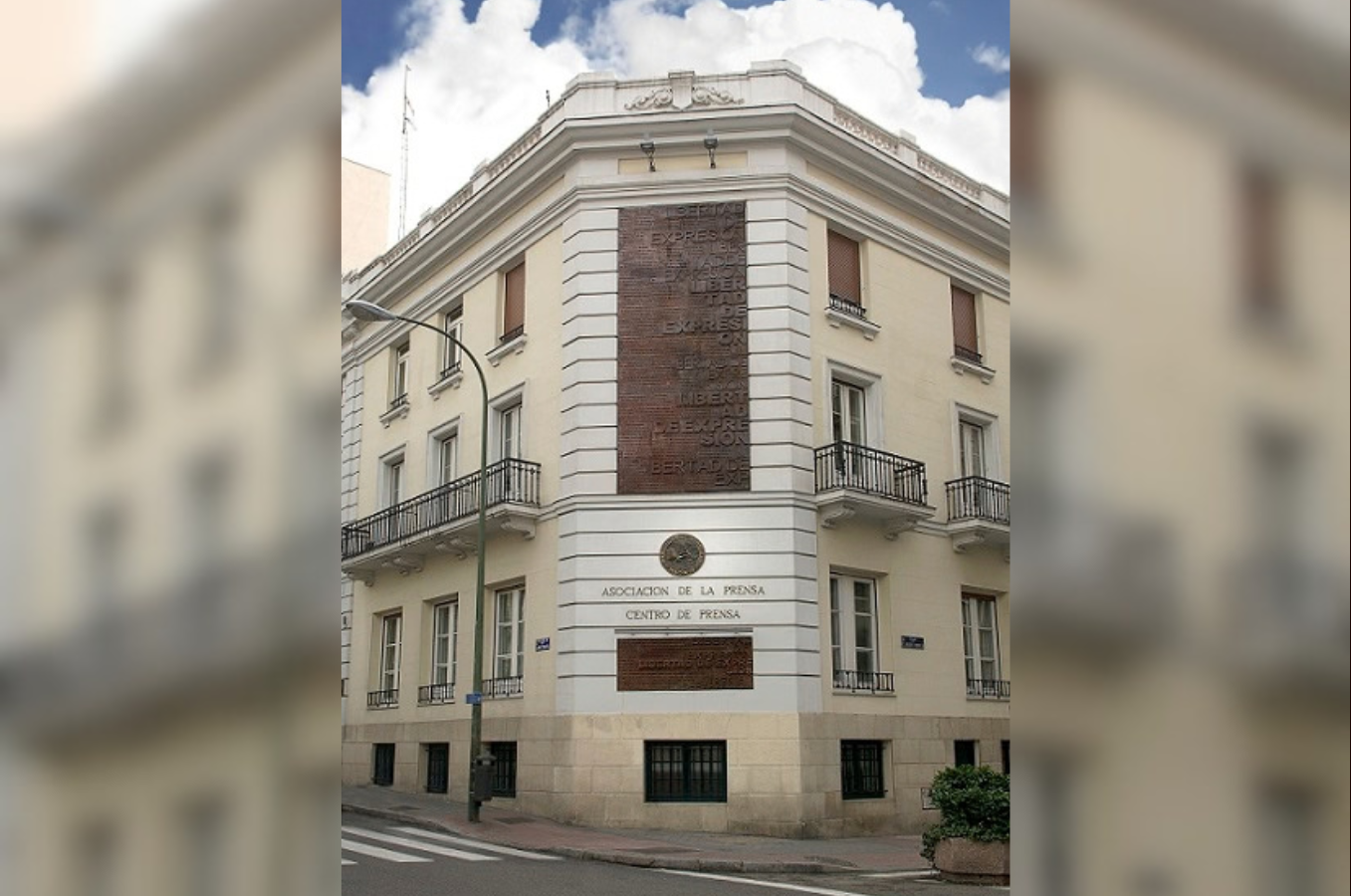 Chaflán fachada Juan Bravo