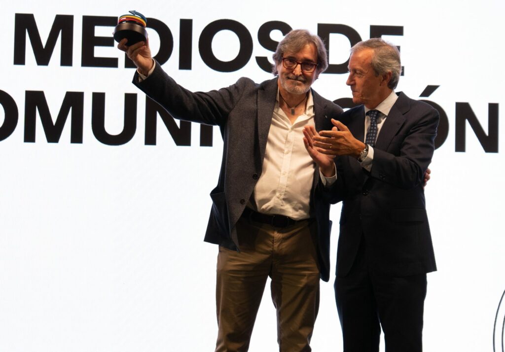 Arturo Larena, durante el acto de entrega del galardón. Foto: Signus