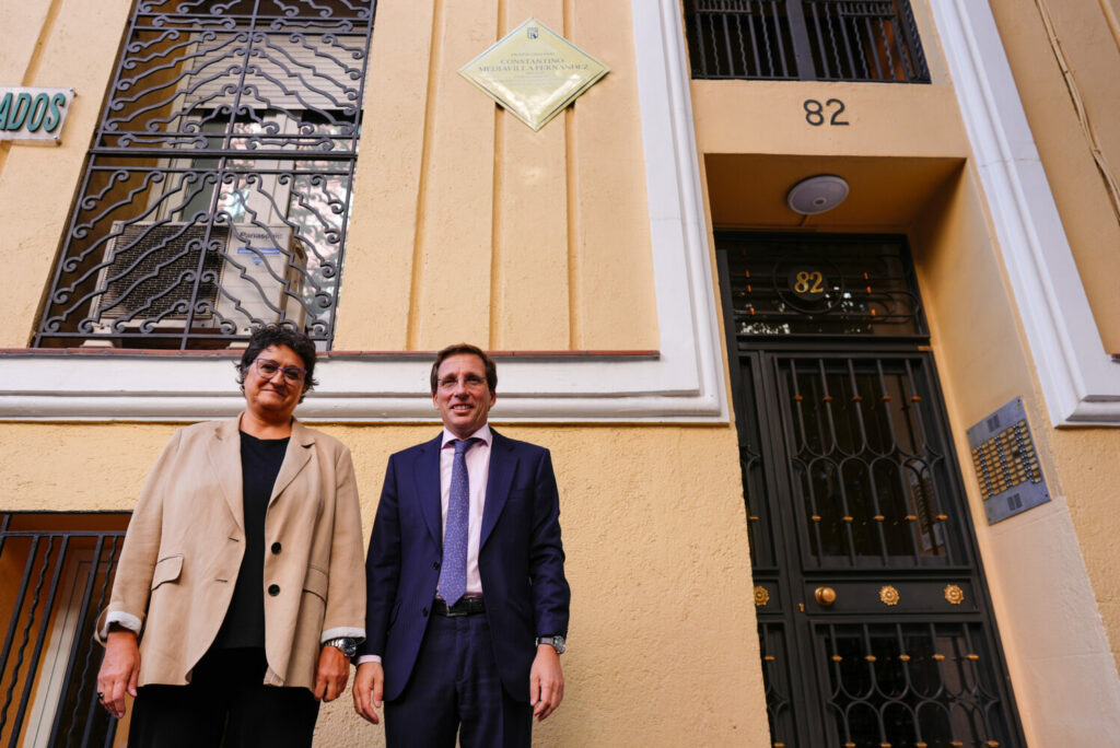 Momento de la inauguración de la placa. Foto: Ayuntamiento de Madrid