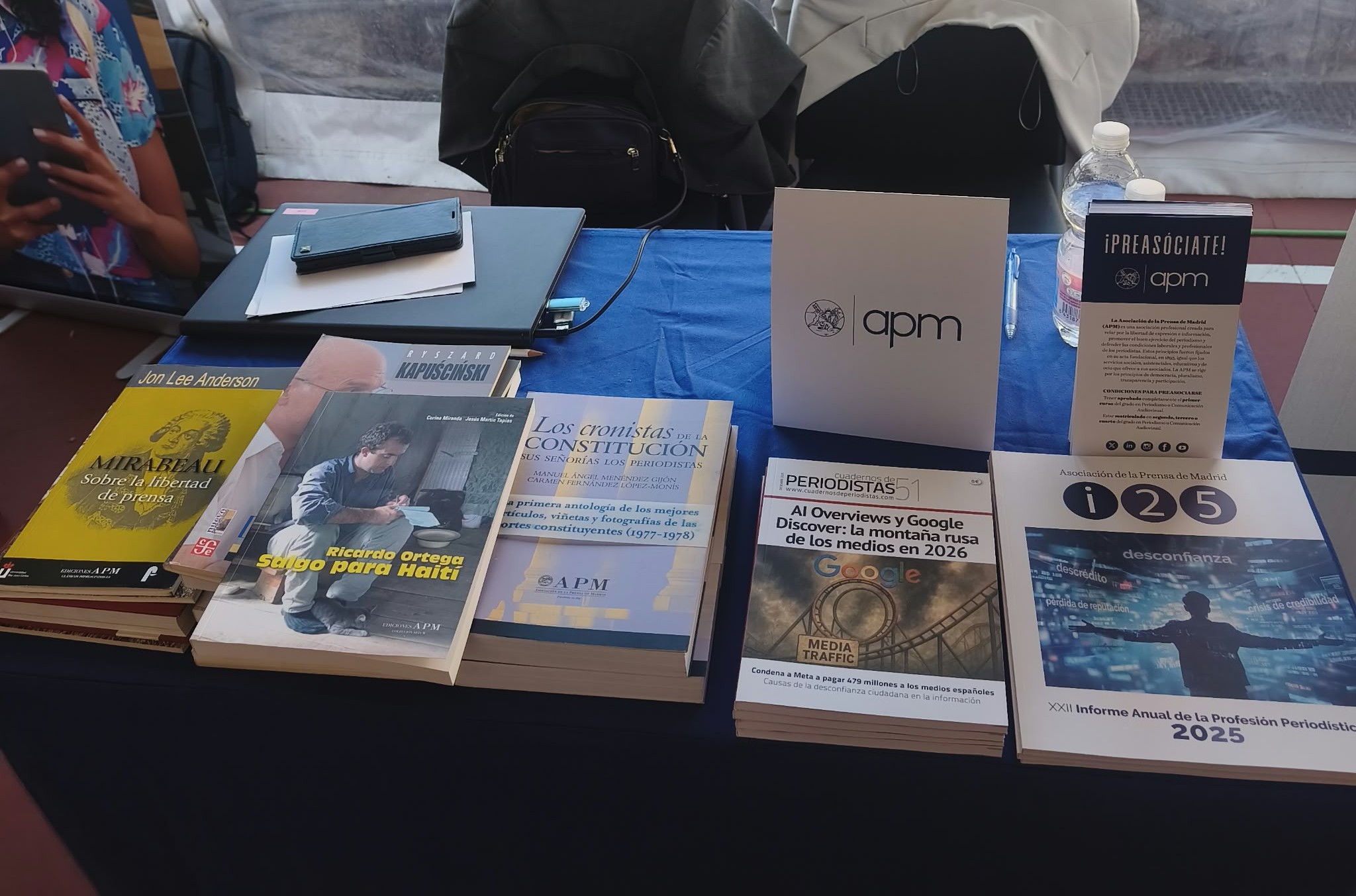 Publicaciones de la APM en el Foro de Empleo de la Universidad CEU San Pablo. Foto APM