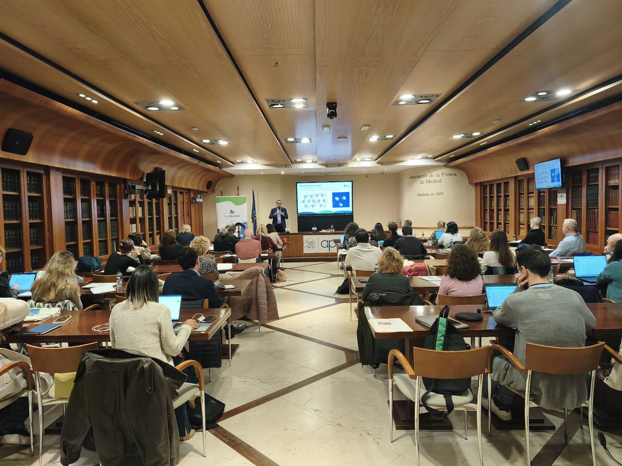 Salón de actos de la APM durante el curso - Tecnología nuclear para periodistas -