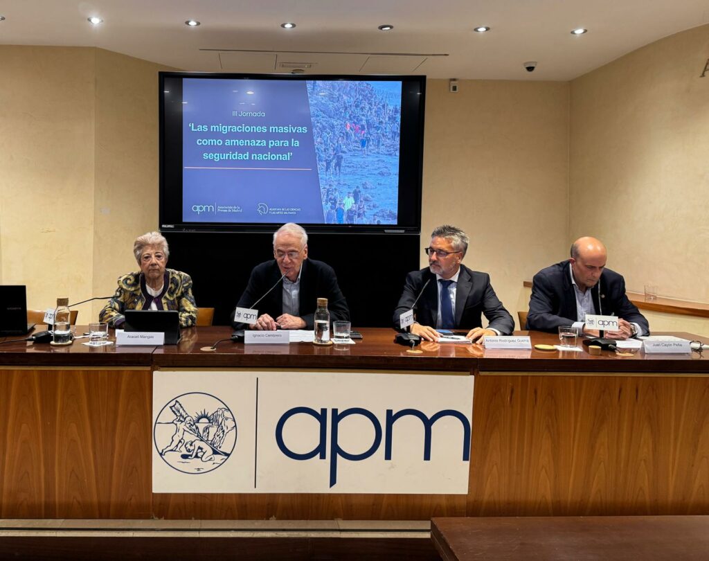 De izda. a dcha.: Araceli Mangas, Ignacio Cembrero, Antonio Rodríguez y Juan Cayón Peña. Foto: APM